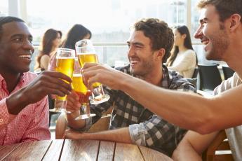 Levons notre verre à la 2e saison des terrasses sans fumée!